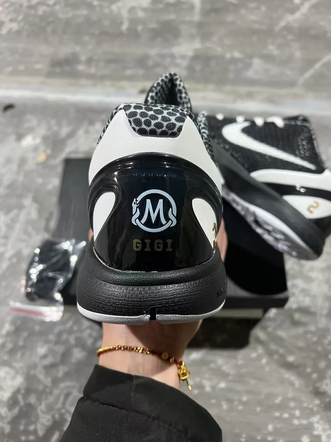 Nike Zoom Kobe 2 Black White Gold Basketball Shoes 8