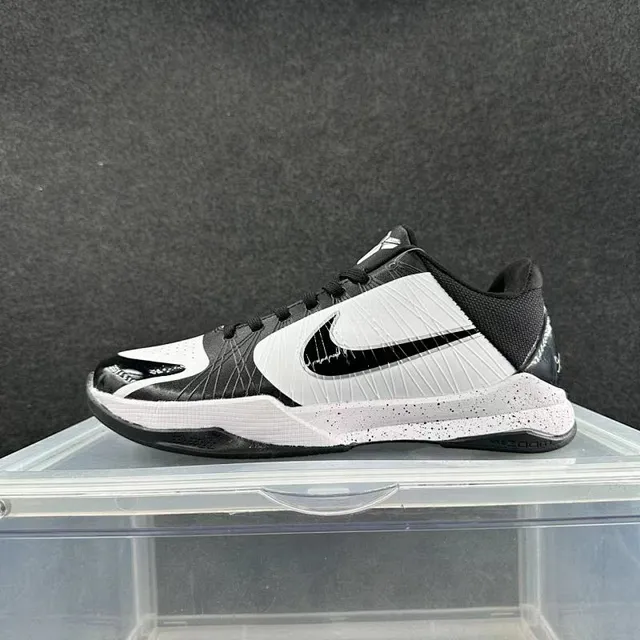 Nike Zoom Kobe IV Black White Basketball Shoes 2