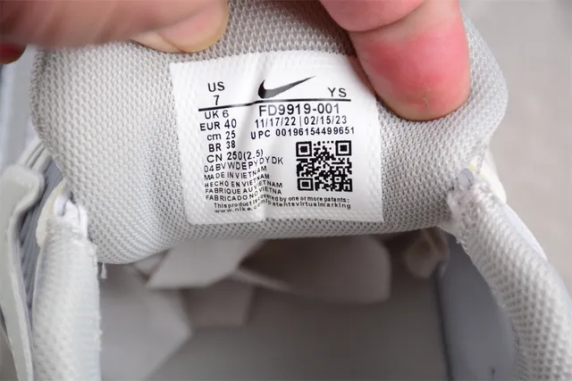 Nike Zoom Vomero 5 Gris clair Gris foncé chaussures de course 3