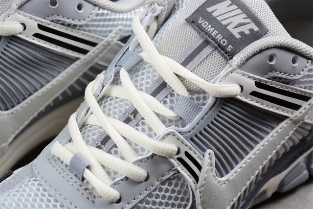 Nike Zoom Vomero 5 Gris clair Gris foncé chaussures de course 7
