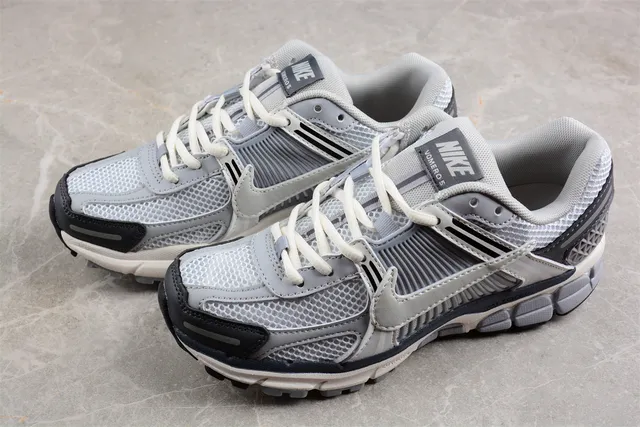 Nike Zoom Vomero 5 Gris clair Gris foncé chaussures de course 9