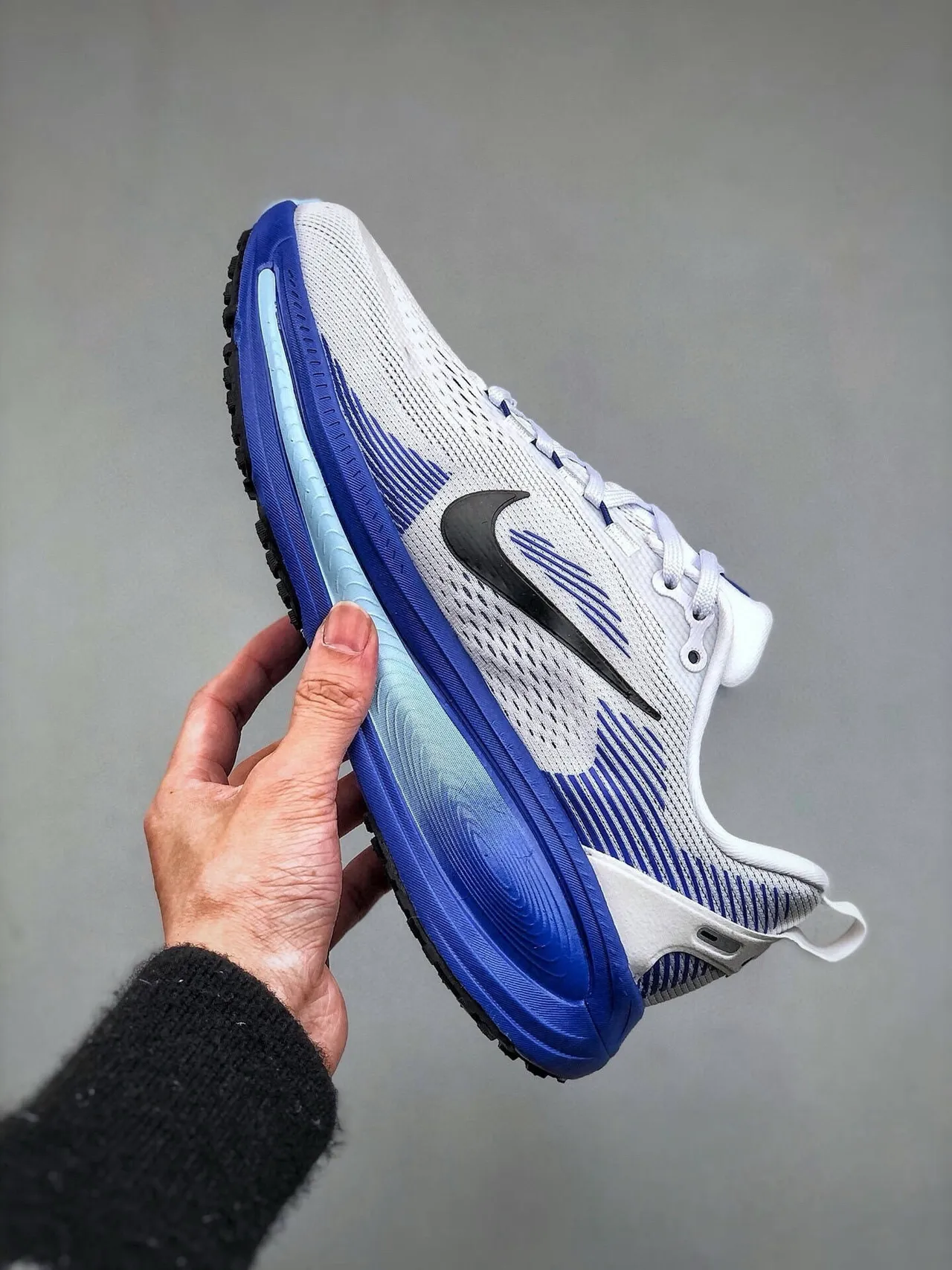 Nike ZoomX Blue Gray Engineered Mesh Upper Layered Midsole Running Shoes 2