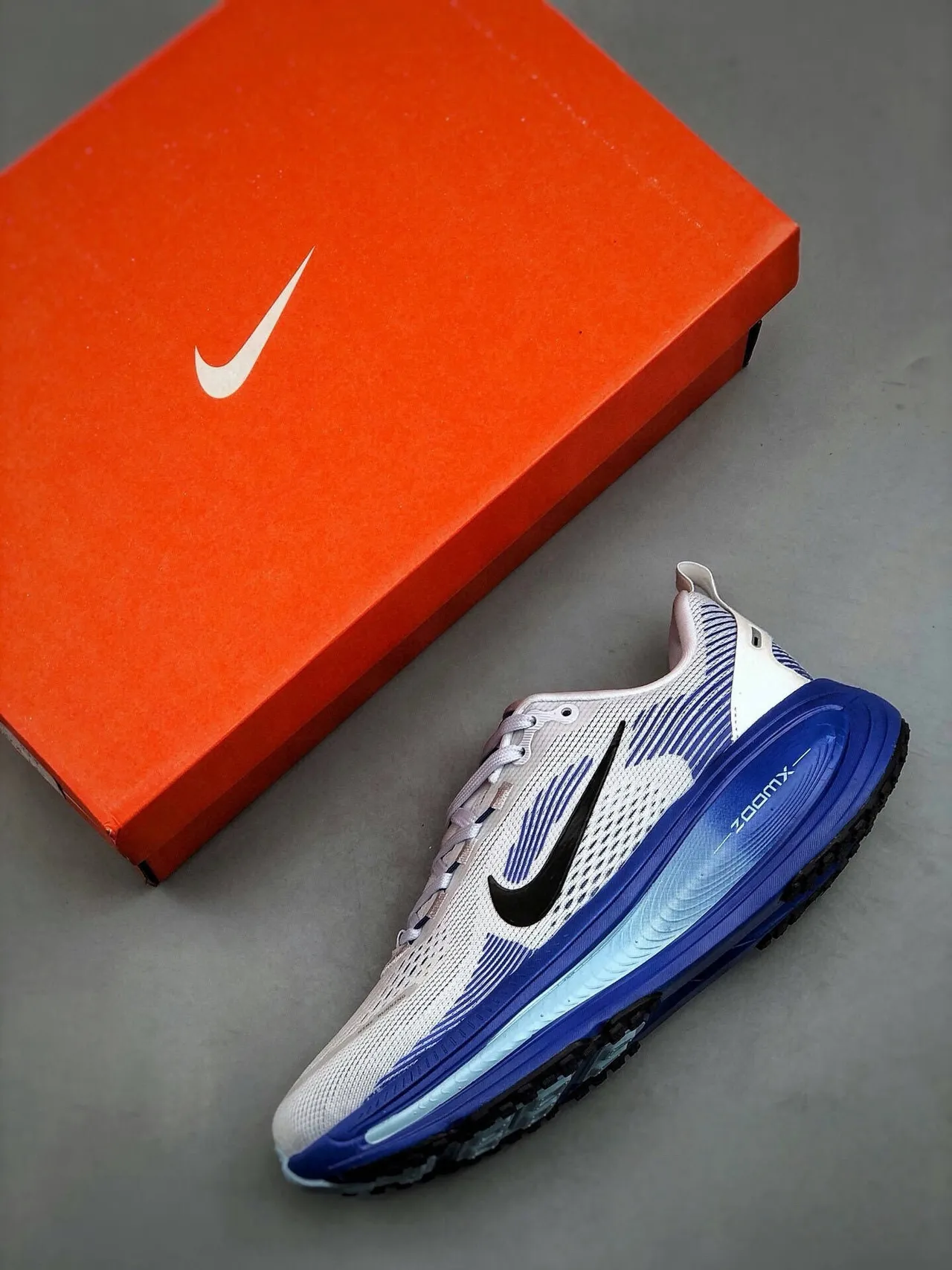 Nike ZoomX Blue Gray Engineered Mesh Upper Layered Midsole Running Shoes 3
