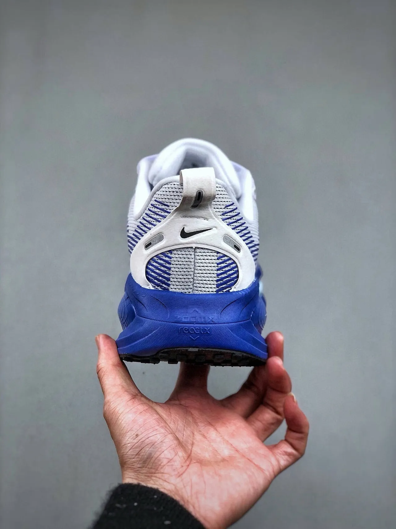 Nike ZoomX Blue Gray Engineered Mesh Upper Layered Midsole Running Shoes 6