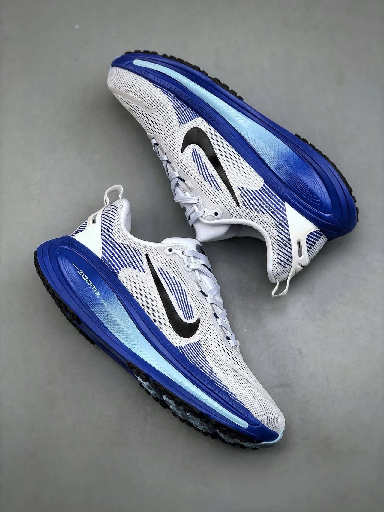 Nike ZoomX Blue Gray Engineered Mesh Upper Layered Midsole Running Shoes 8