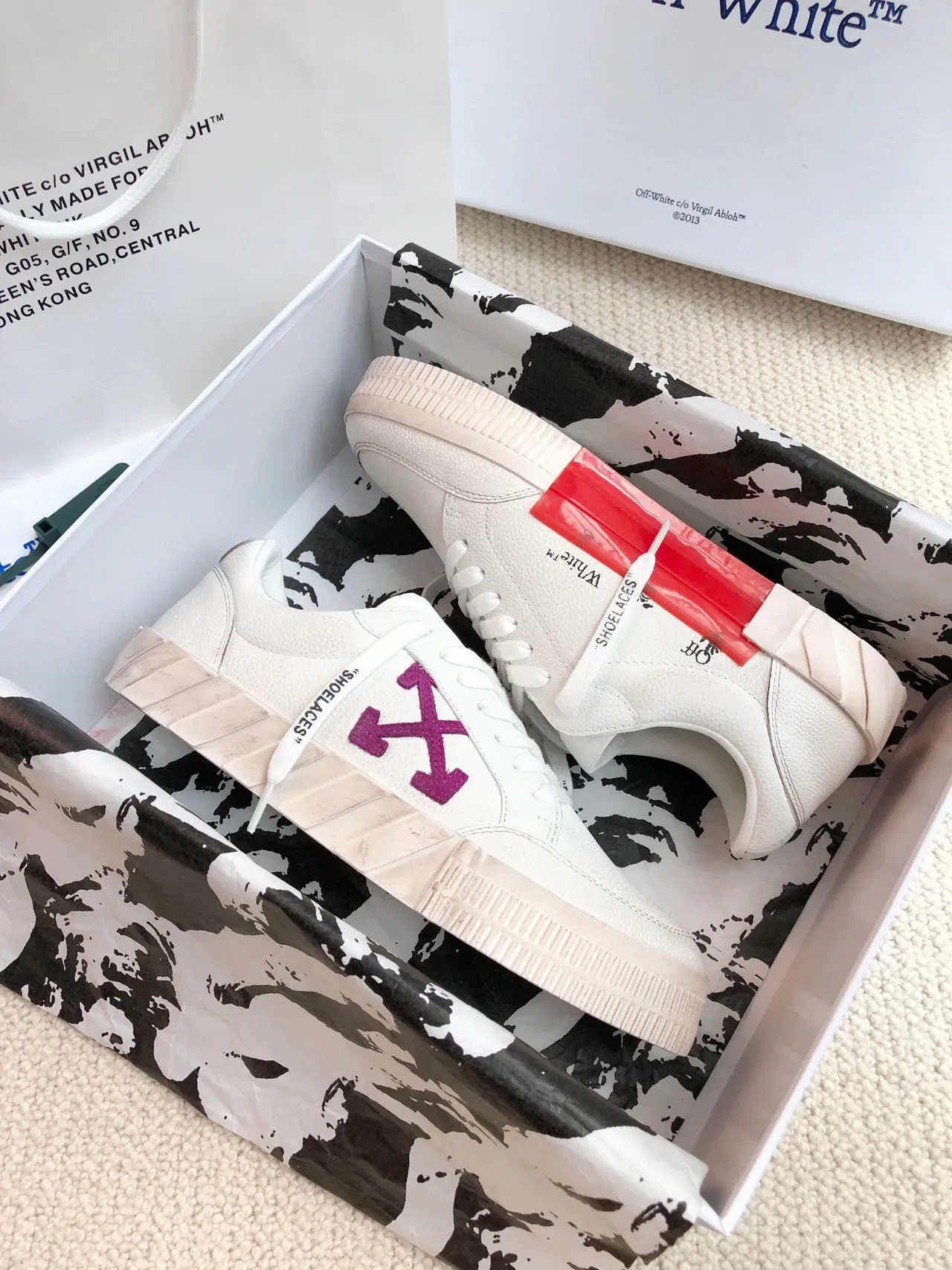 Off-White Arrow Logo White Lifestyle Sneakers 3