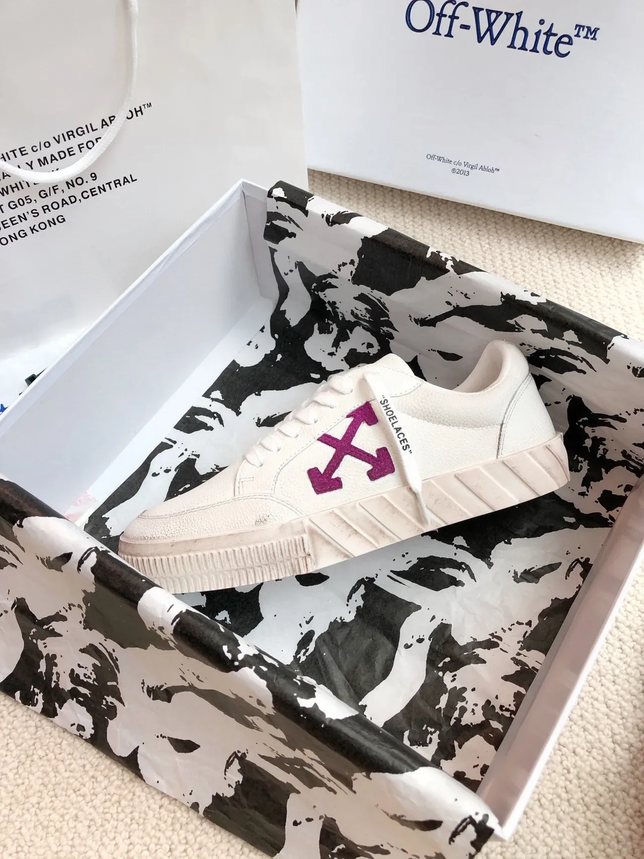 Off-White Arrow Logo White Lifestyle Sneakers 4