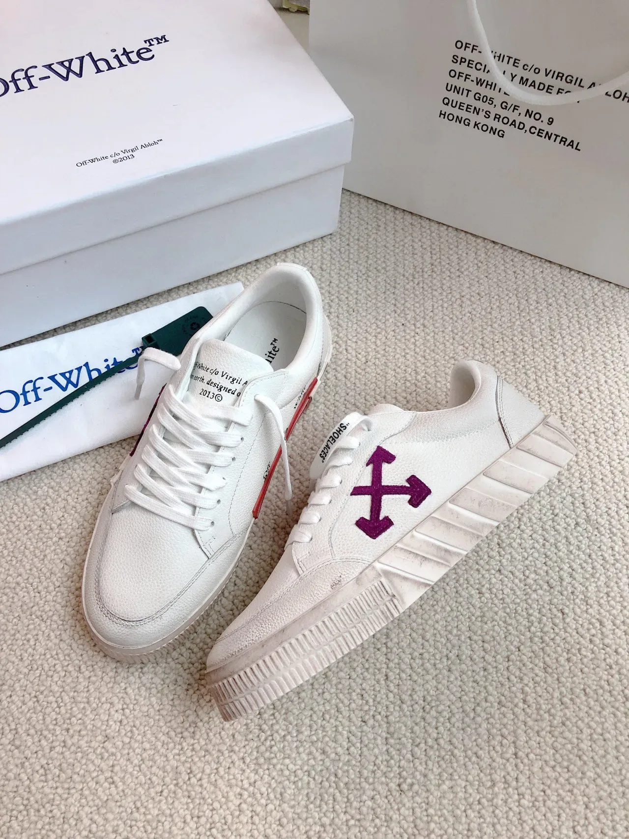 Off-White Arrow Logo White Lifestyle Sneakers 7