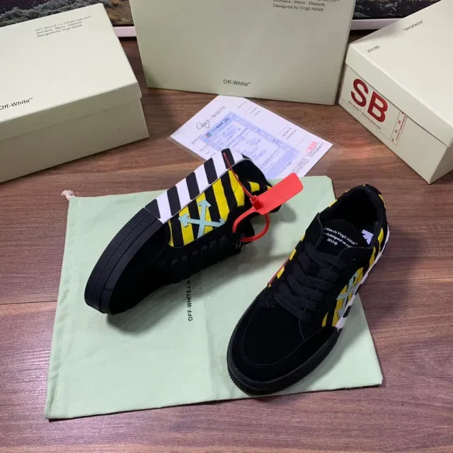 Off-White Sneakers Lifestyle Noir et Jaune Logo Flèche Rayé 6