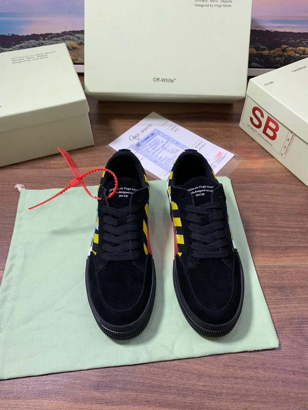 Off-White Sneakers Lifestyle Noir et Jaune Logo Flèche Rayé 8
