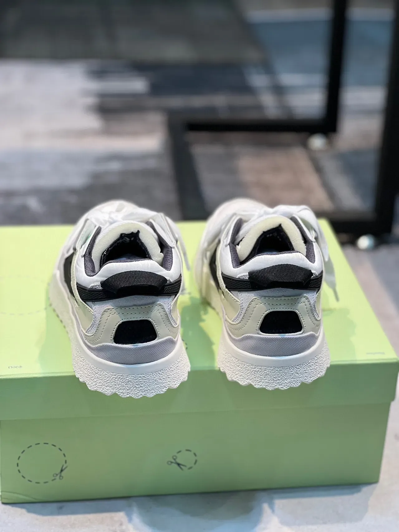 Off-White Preto tênis lifestyle low-top bico perfurado 2