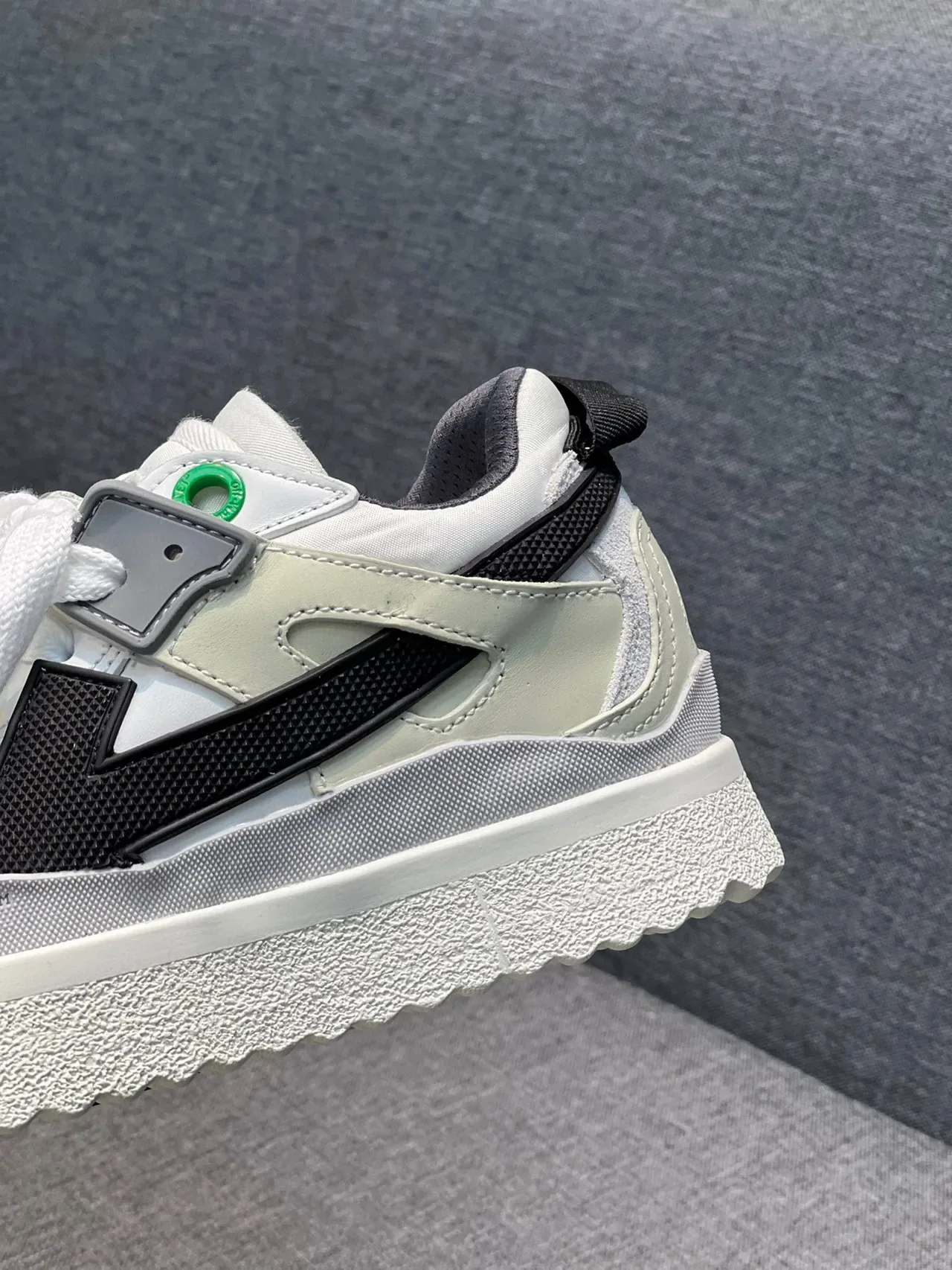 Off-White Preto tênis lifestyle low-top bico perfurado 8