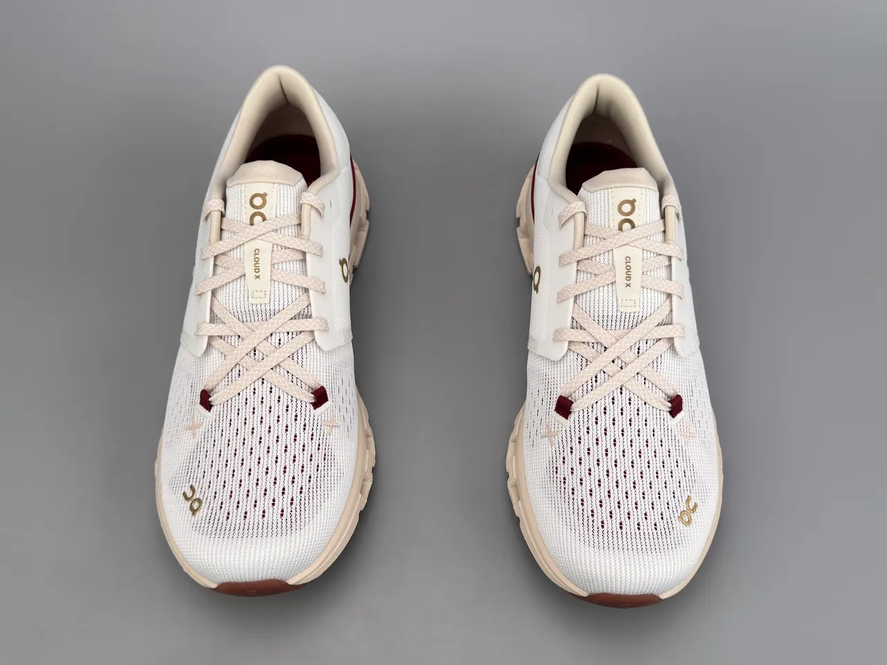 On beige borgoña ingenieril knit upper segmentado CloudTec mediasuela zapatillas 9