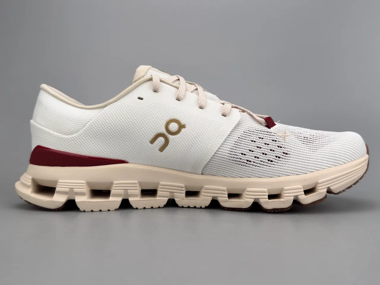 On beige borgoña ingenieril knit upper segmentado CloudTec mediasuela zapatillas 10