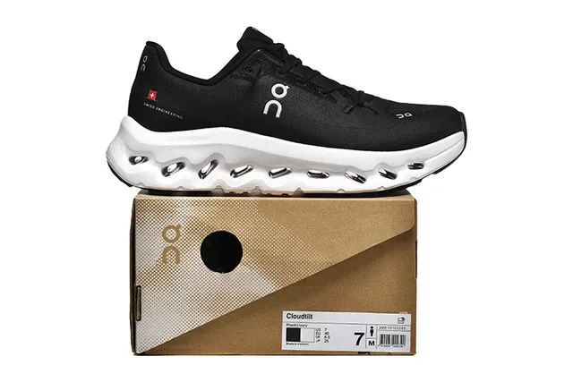 On Cloudmonster Tênis Running Preto e Branco 5