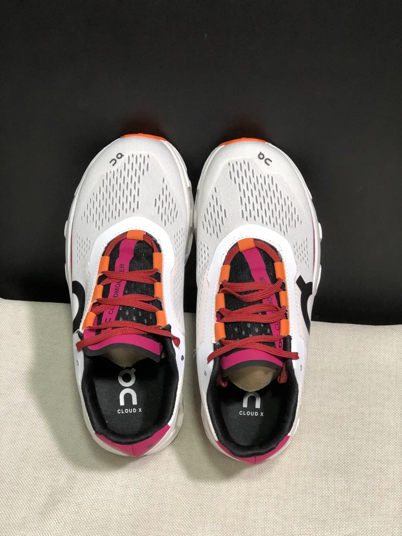 On Cloudmonster zapatillas running blancas rosadas naranjas 2