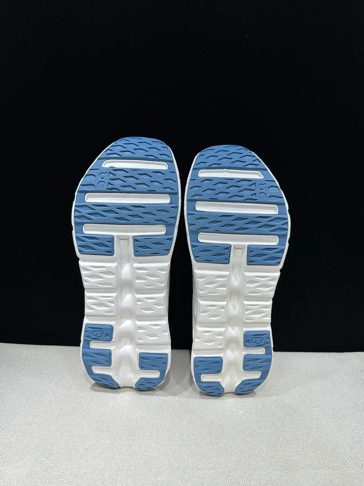 On Gray Navy Engineered Knit Upper Open Hexagonal CloudTec Pods Running Shoes 6