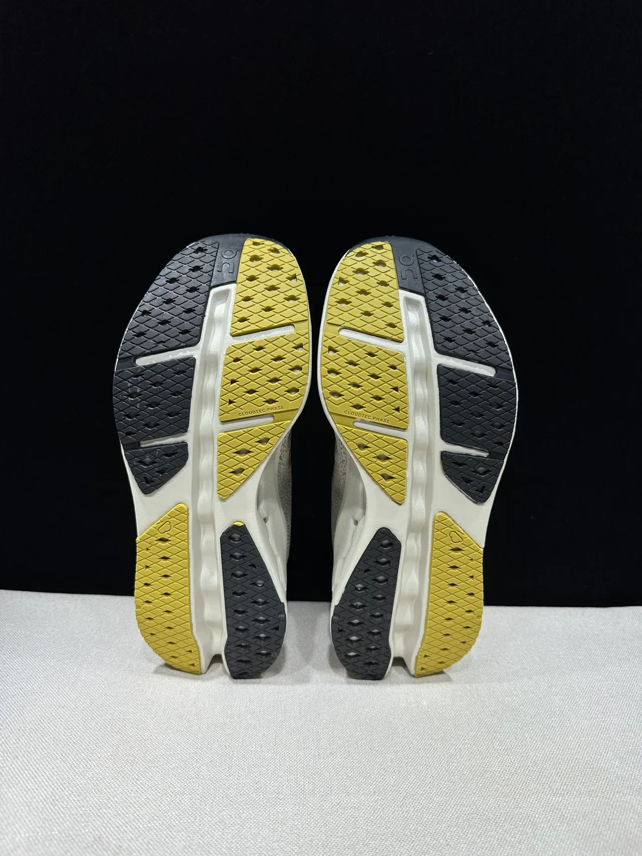 On Gray White Engineered Knit Upper Sculpted CloudTec Phase Midsole Running Shoes 2