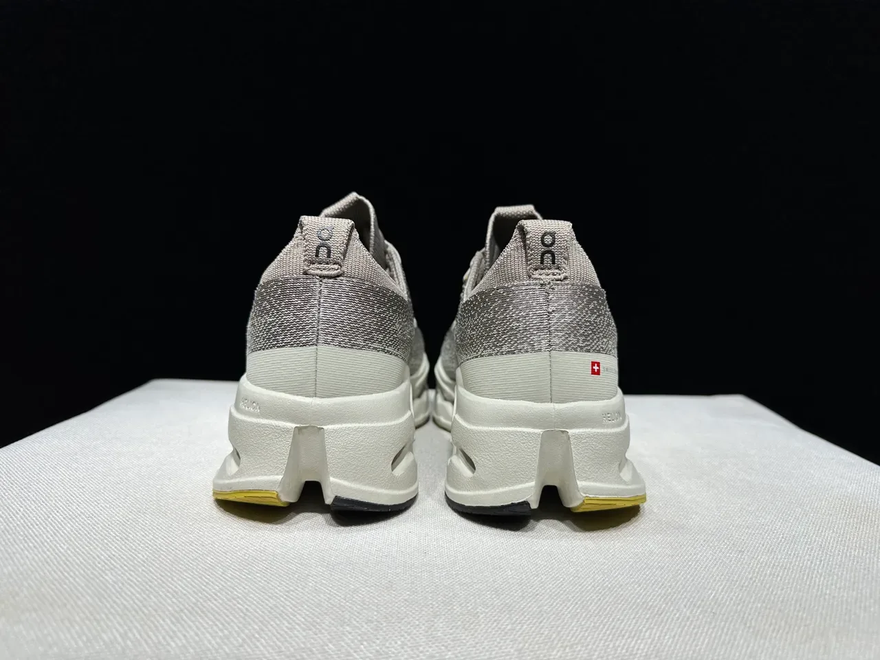 On Gray White Engineered Knit Upper Sculpted CloudTec Phase Midsole Running Shoes 7