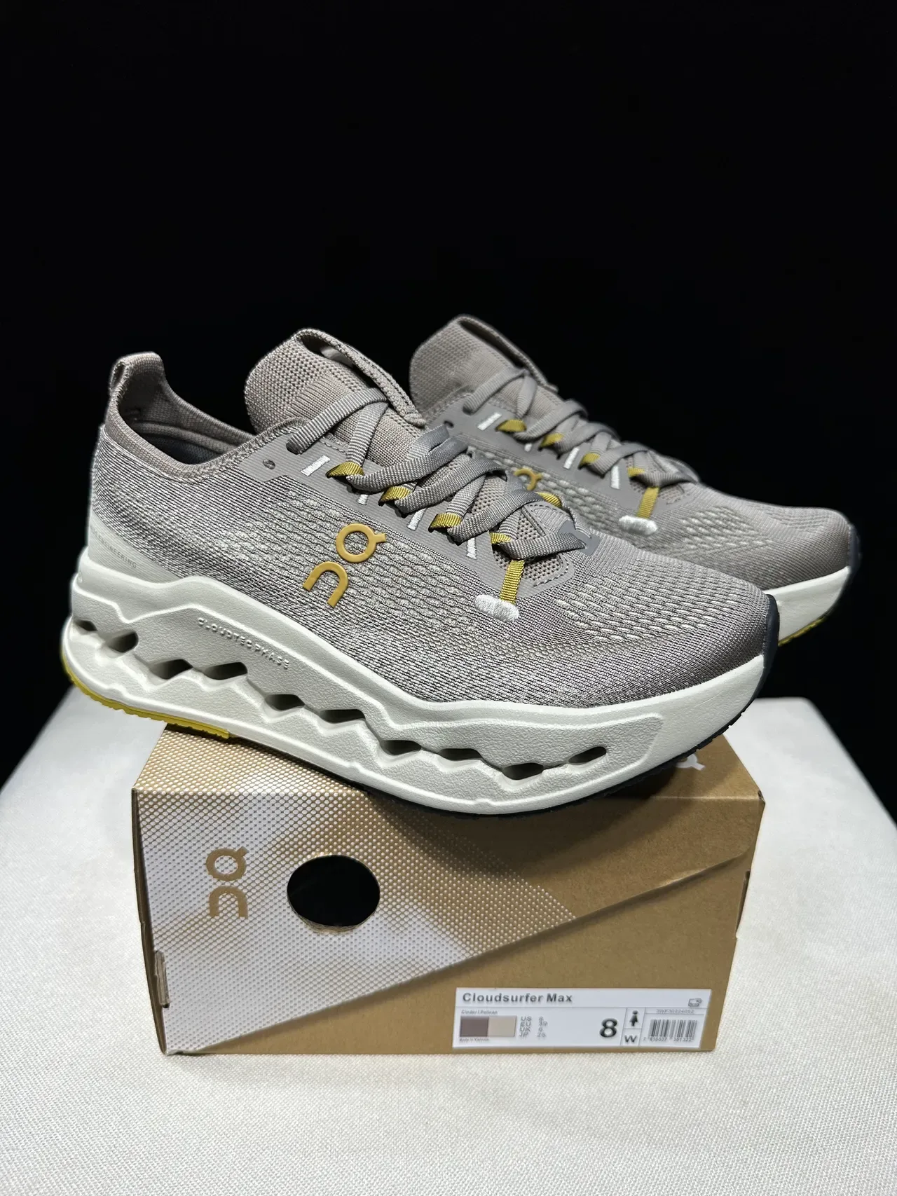 On Gray White Engineered Knit Upper Sculpted CloudTec Phase Midsole Running Shoes 8