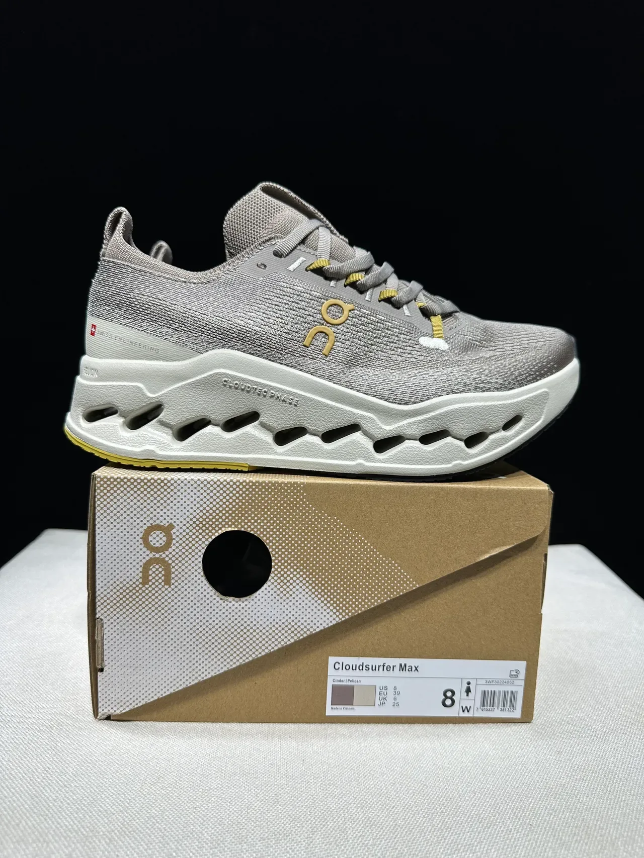 On Gray White Engineered Knit Upper Sculpted CloudTec Phase Midsole Running Shoes 9