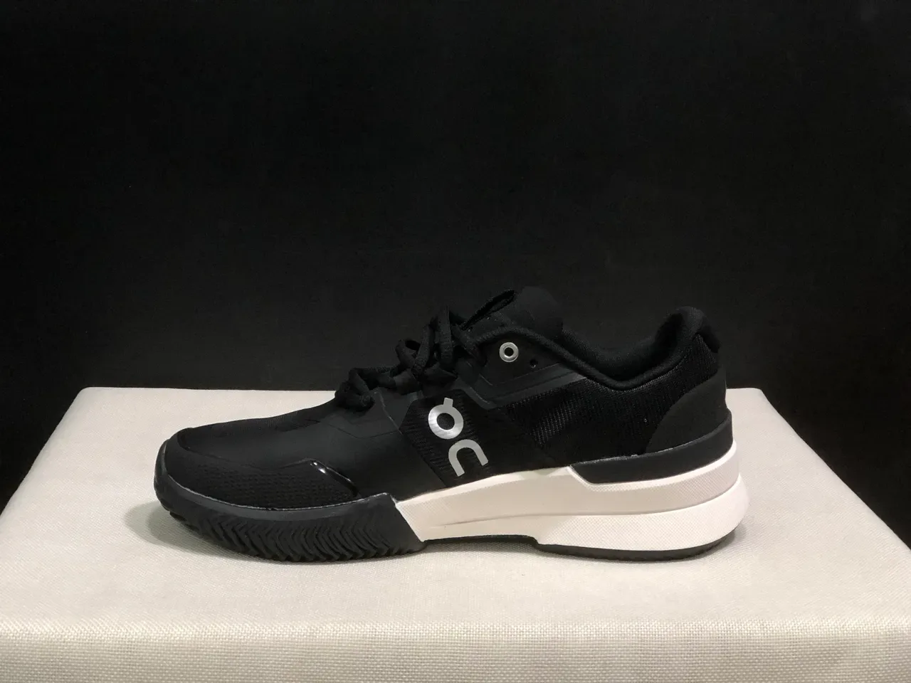 On THE ROGER Pro2 Black White Lifestyle Sneakers 7
