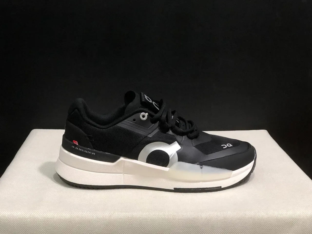 On THE ROGER Pro2 Black White Lifestyle Sneakers 8