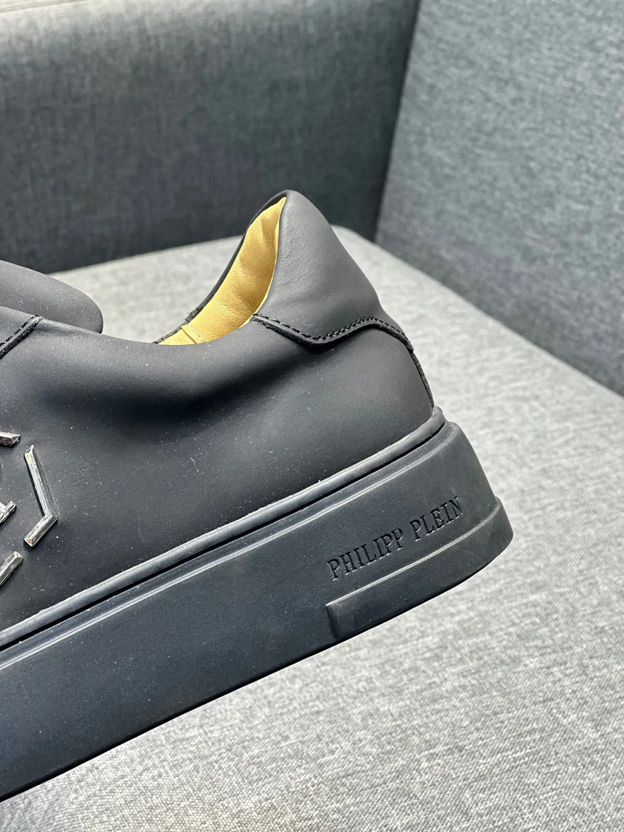 Philipp Plein Noir Jaune Cuir Supérieur Logo PP Hexagonal Métallique Chaussures Lifestyle 2