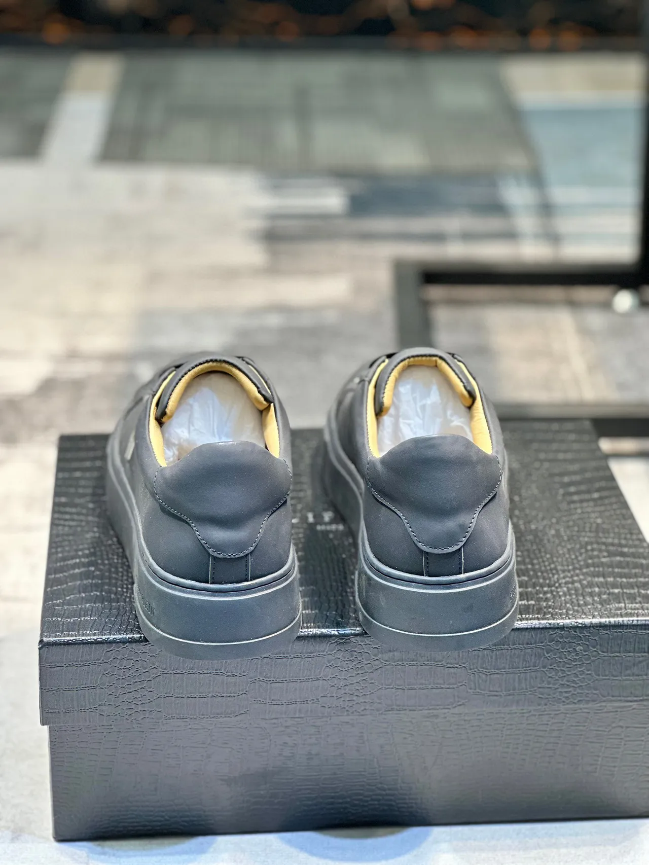 Philipp Plein Noir Jaune Cuir Supérieur Logo PP Hexagonal Métallique Chaussures Lifestyle 3
