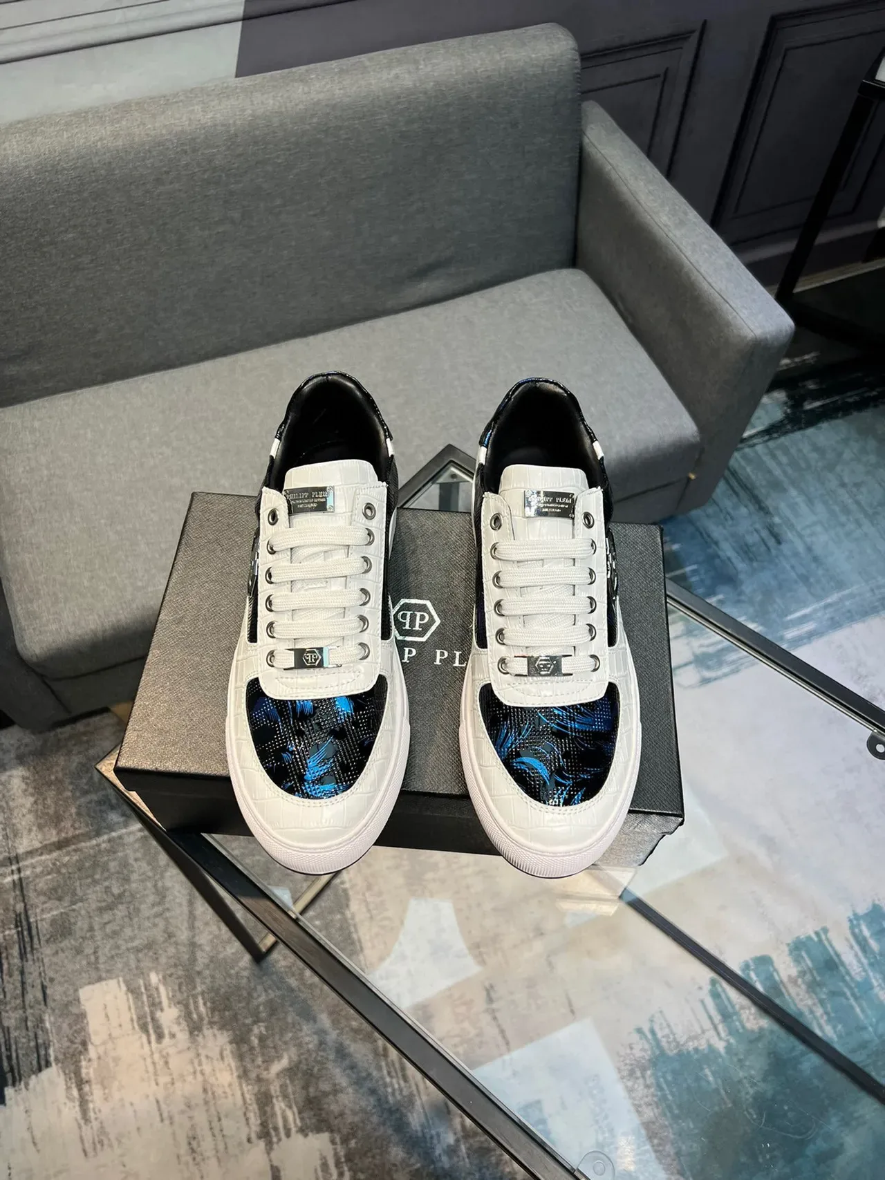 Philipp Plein شعار الدرع أبيض وأزرق قزحي أسود أحذية رياضية أسلوب الحياة 2