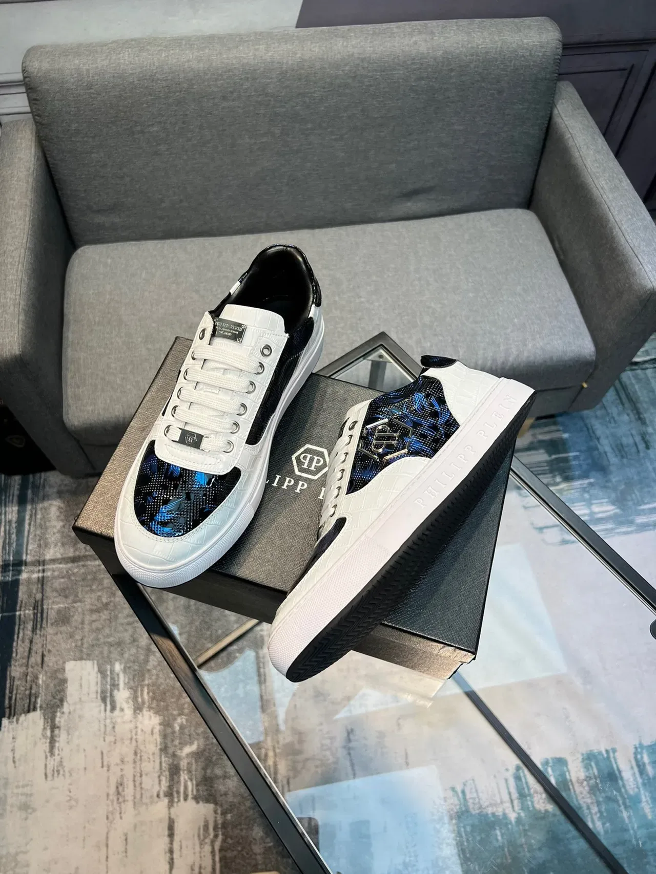 Philipp Plein شعار الدرع أبيض وأزرق قزحي أسود أحذية رياضية أسلوب الحياة 3