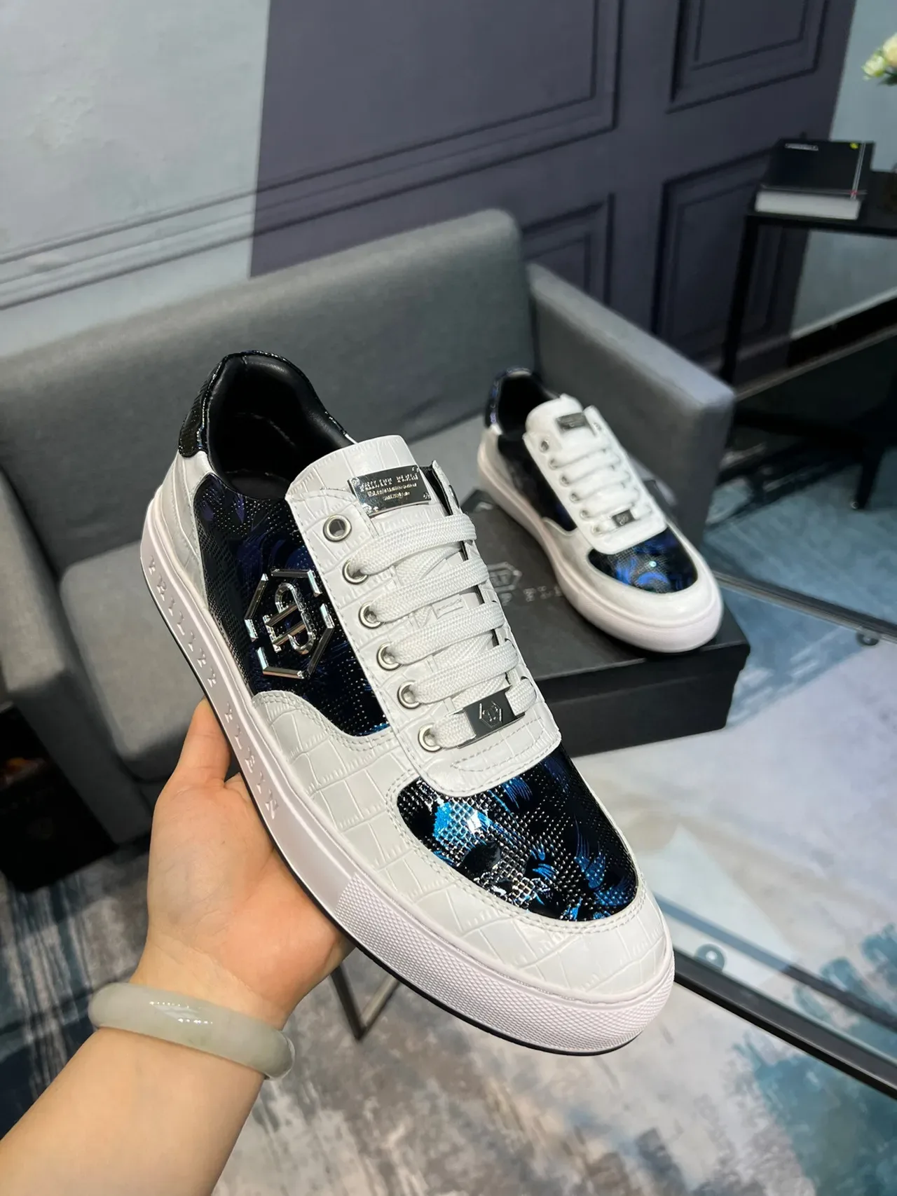 Philipp Plein شعار الدرع أبيض وأزرق قزحي أسود أحذية رياضية أسلوب الحياة 5