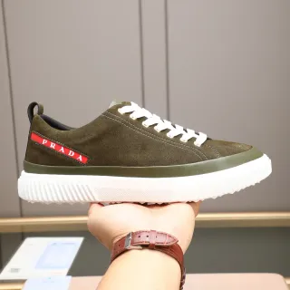 Prada सेना हरी लाल जैतूनी सूड ऊपरी सफेद रिडज्ड सोल जीवनशैली स्नीकर