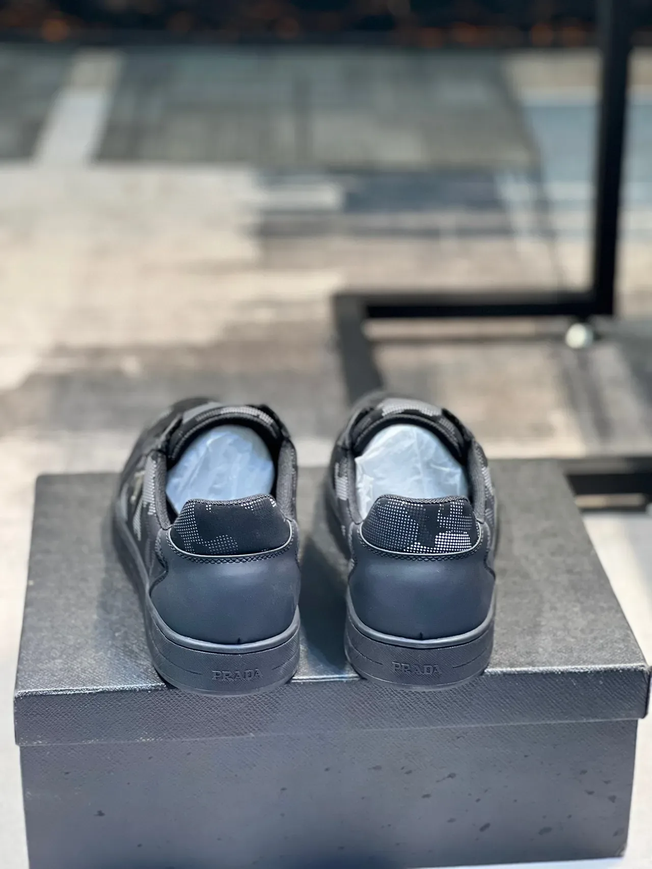 Prada Sneakers Lifestyle Noir Gris Camouflage Digital Tissu Supérieur Overlays Cuir 2