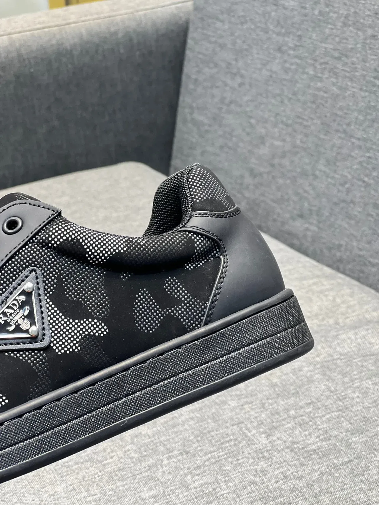 Prada Sneakers Lifestyle Noir Gris Camouflage Digital Tissu Supérieur Overlays Cuir 7