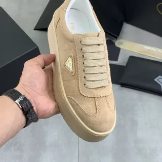 Prada Cloudbust Chaussure daim beige plateforme lifestyle