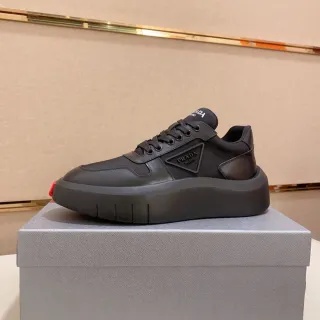 Prada Cloudbust حذاء رياضي أسود بتصميم لوحي جلدي للأسلوب الحياة