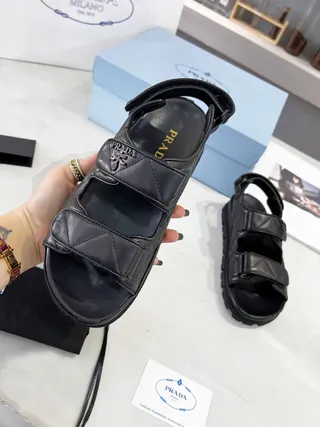 Prada Cloudbust काला क्विल्टेड स्ट्रैप्स मोटी लग सोल कैजुअल सैंडल्स 2