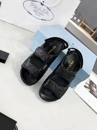 Prada Cloudbust काला क्विल्टेड स्ट्रैप्स मोटी लग सोल कैजुअल सैंडल्स 3