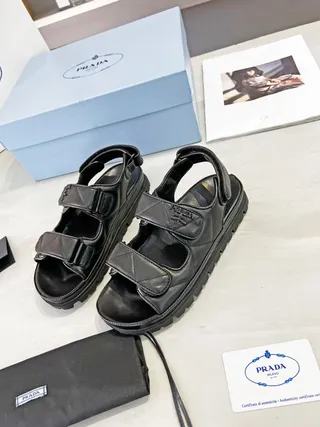 Prada Cloudbust काला क्विल्टेड स्ट्रैप्स मोटी लग सोल कैजुअल सैंडल्स 8