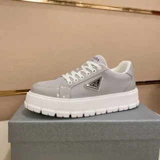Prada Cloudbust حذاء رياضي سميك رمادي جلد لامع
