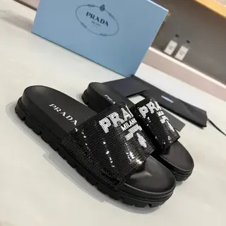 Prada Cloudbust Slide أسود مزين بترتر Logo نعال