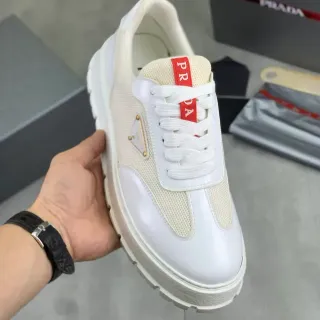 برادا كلاودباست أبيض و بيج كونكي سنيكرز