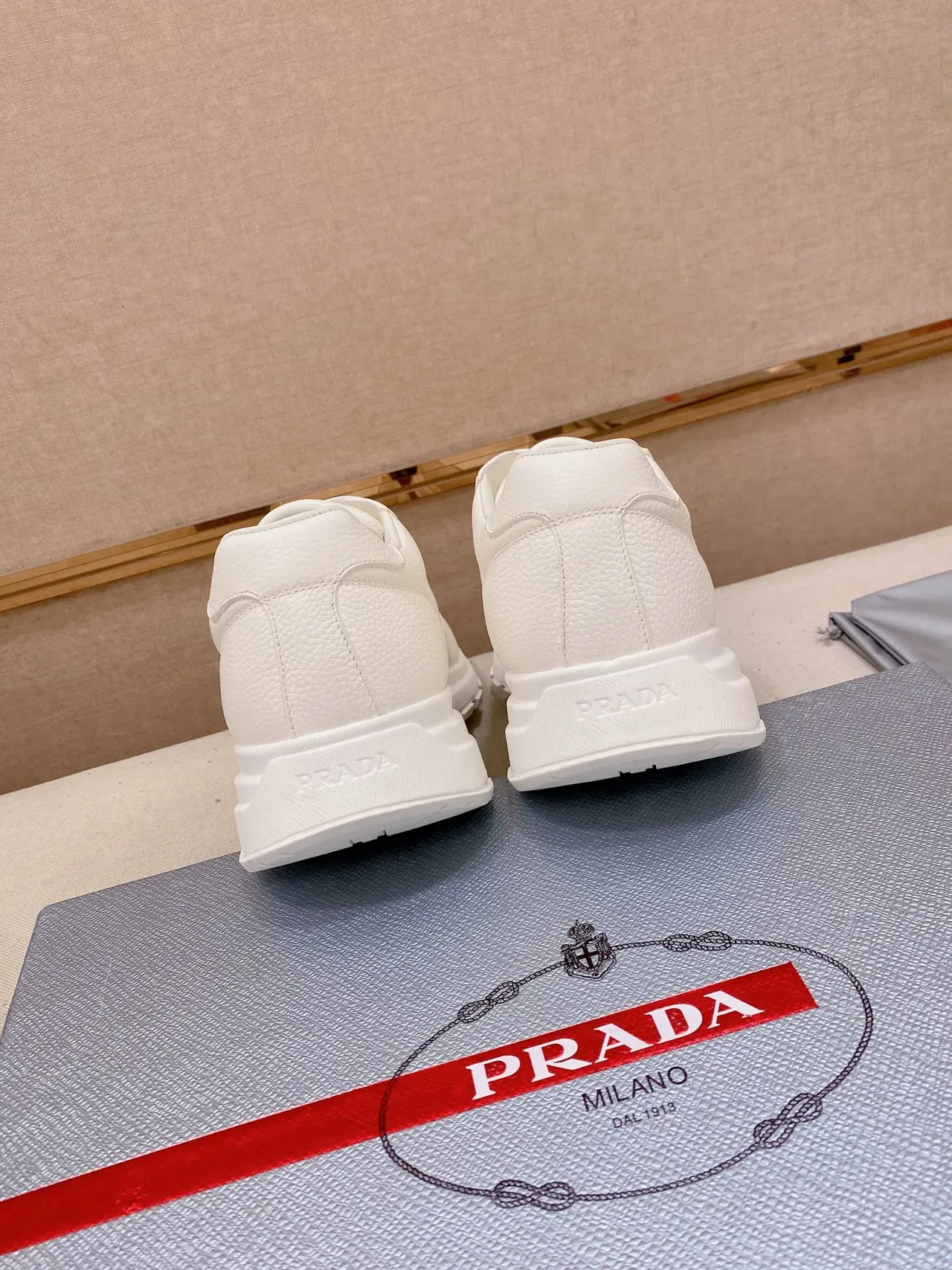 Prada Cloudbust সাদা পেবল্ড চামড়া লাইফস্টাইল স্নিকার্স 3