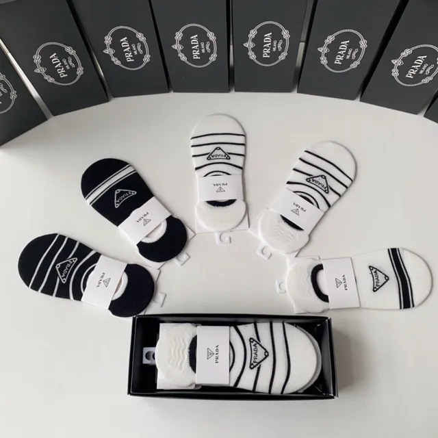 Prada Chaussettes de cheville à logo rayé 9