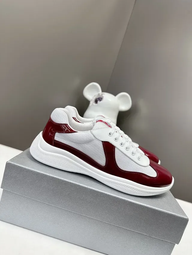 Prada Blanc Bordeaux Low-Top Cuir Patent Brillant Toe Cap Lifestyle Sneakers 2