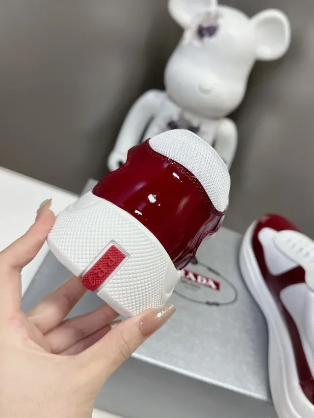 Prada Blanc Bordeaux Low-Top Cuir Patent Brillant Toe Cap Lifestyle Sneakers 7