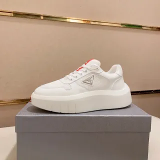 Prada أبيض أحمر شبكي وجلدي علوي كعب منصة سميكة أحذية رياضية كانكي