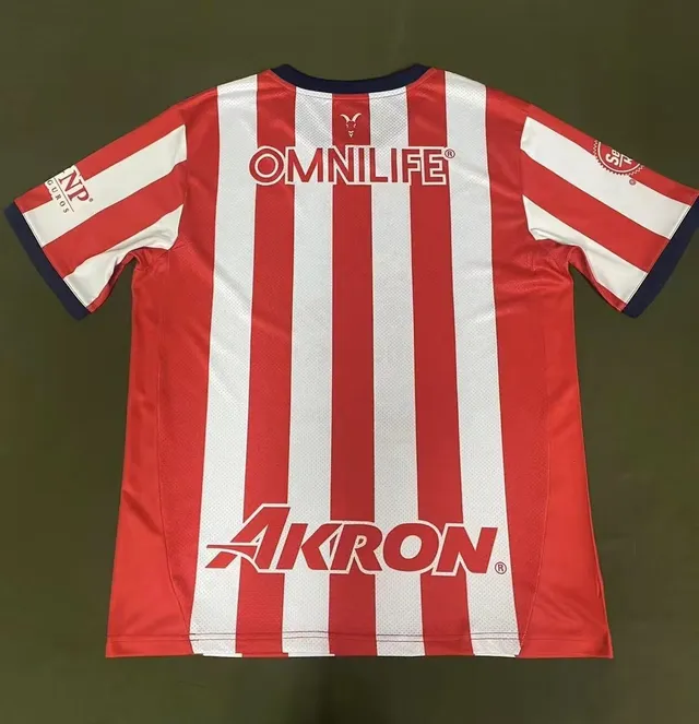 Puma Chivas Maillot Domicile Rouge Blanc Rayures Verticales Manches Parches 3