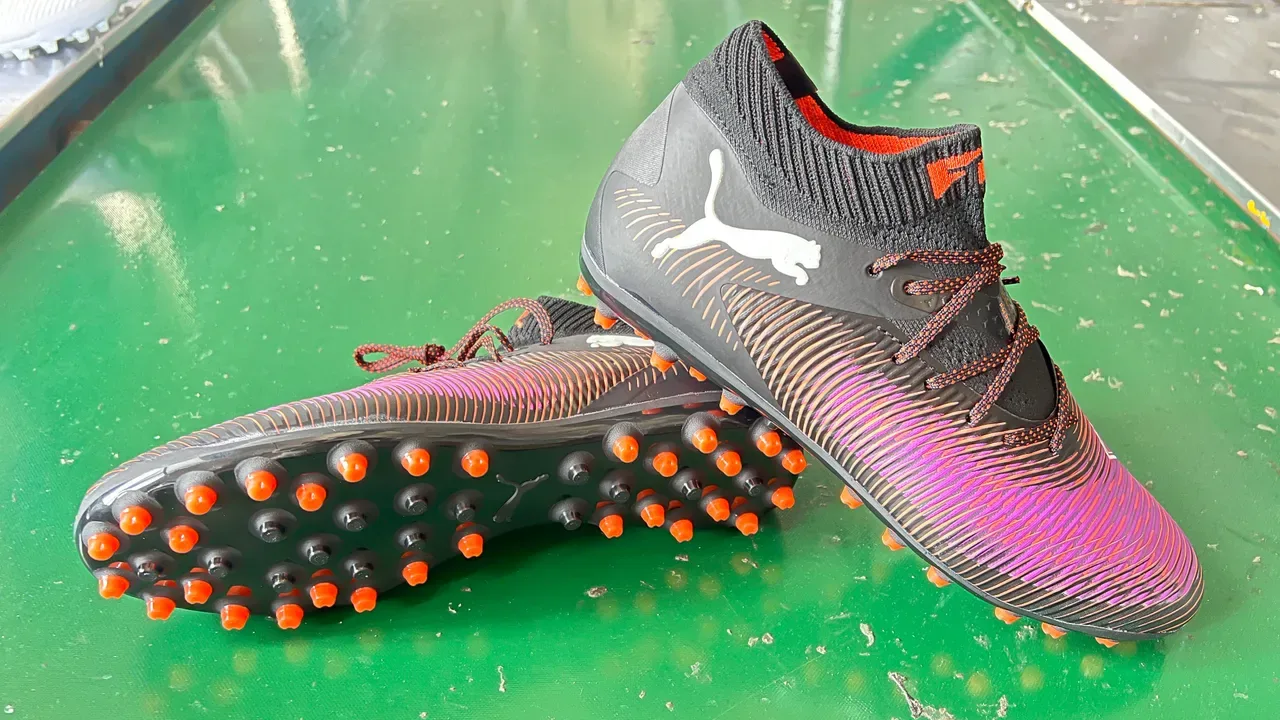 Puma Future Z Black Multicolor Sock-Fit Collar Ribbed Iridescent Upper Firm-Ground Soccer Shoes 8